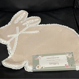 LILLIAN AUGUST FRENCH FARMHOUSE Slub And Lace Bunny Placemats